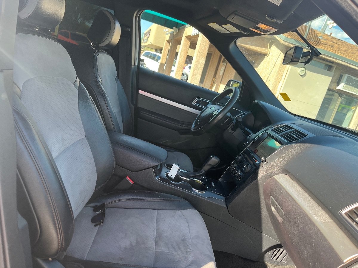 Used 2017 Ford Explorer XLT w/ Equipment Group 202A FWD image 17