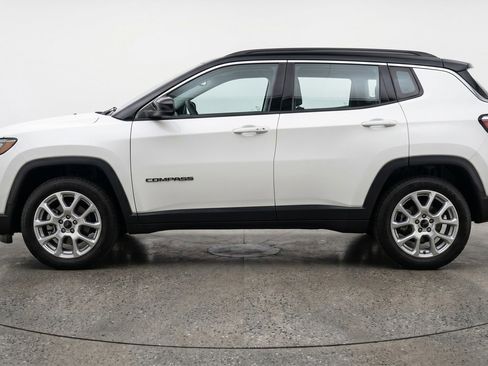 Used 2025 Jeep Compass Limited AWD/4WD image 5