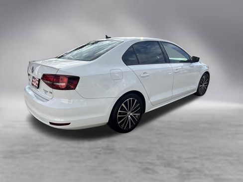 Used 2016 Volkswagen Jetta Sport FWD image 4