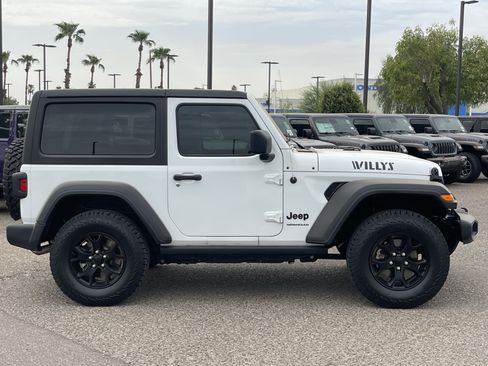 Certified 2022 Jeep Wrangler Sport AWD/4WD image 7