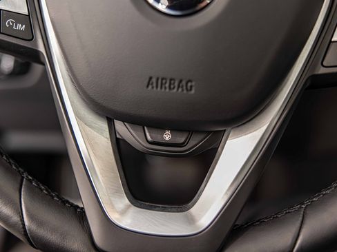 Used 2024 BMW 330i xDrive 330i xDrive w/ Premium Package image 27