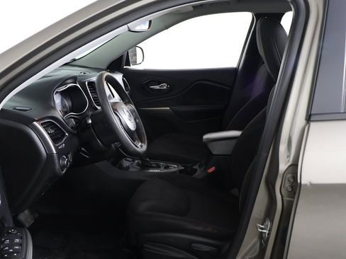 Used 2021 Jeep Cherokee Latitude AWD/4WD image 21