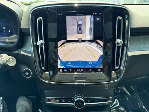 Certified 2025 Volvo XC40 B5 Plus AWD/4WD image 25