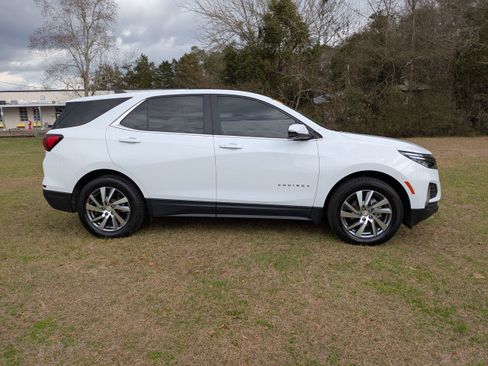 Used 2024 Chevrolet Equinox LT FWD image 3