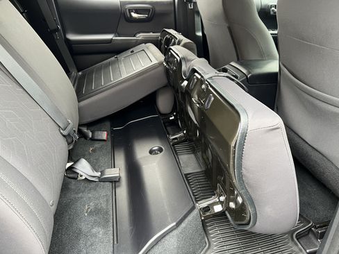 Used 2019 Toyota Tacoma TRD Off-Road w/ Technology Package AWD/4WD image 22