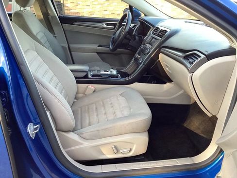 Used 2018 Ford Fusion SE FWD image 13