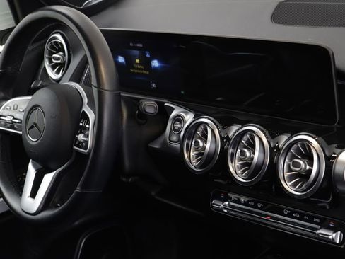 Used 2021 Mercedes-Benz GLB 250 4MATIC image 21