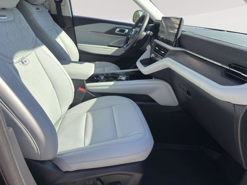 New 2026 Ford Explorer Platinum w/ LUX Leather Package AWD/4WD image 16
