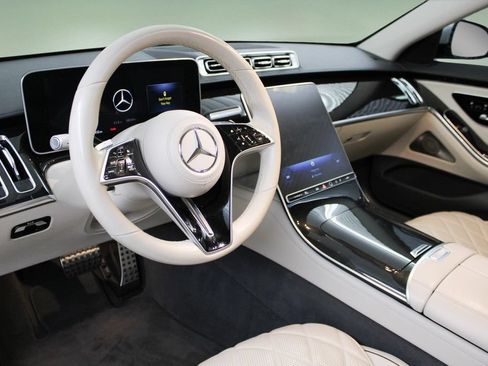 Used 2023 Mercedes-Benz S 580 4MATIC Sedan image 2