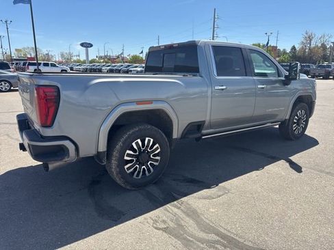 Used 2024 GMC Sierra 2500 Denali Ultimate AWD/4WD image 9