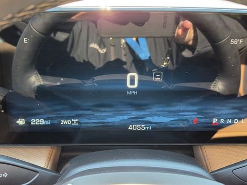 Used 2025 Chevrolet Equinox ACTIV w/ Safety and Technology Package AWD/4WD image 40