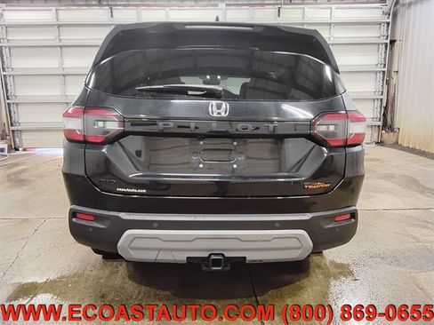 Used 2025 Honda Pilot TrailSport image 8