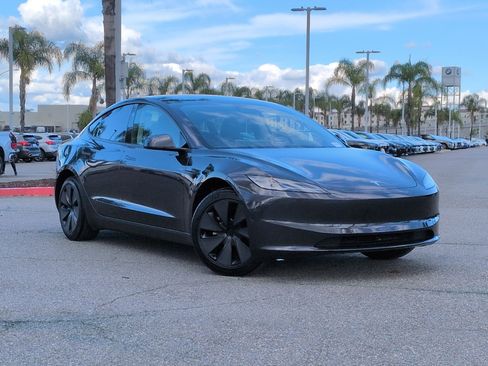 Used 2025 Tesla Model 3 image 2