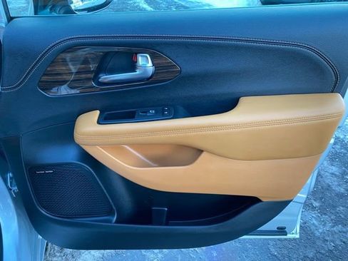 Used 2023 Chrysler Pacifica Pinnacle image 32