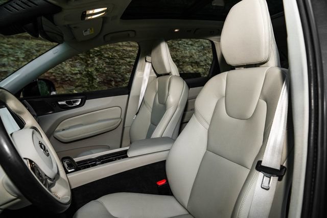 Used 2023 Volvo XC60 B5 Plus w/ Climate Package AWD/4WD image 17