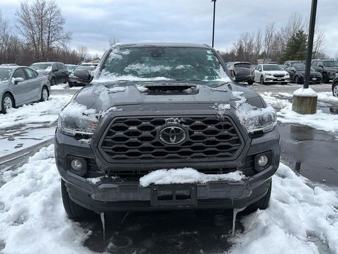 Used 2022 Toyota Tacoma TRD Sport image 2