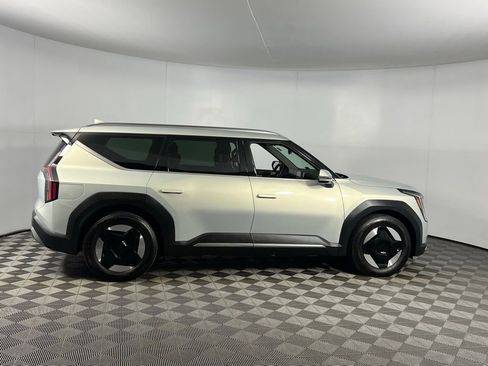Used 2024 Kia EV9 Wind image 5