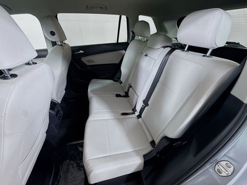 Used 2020 Volkswagen Tiguan SE image 20