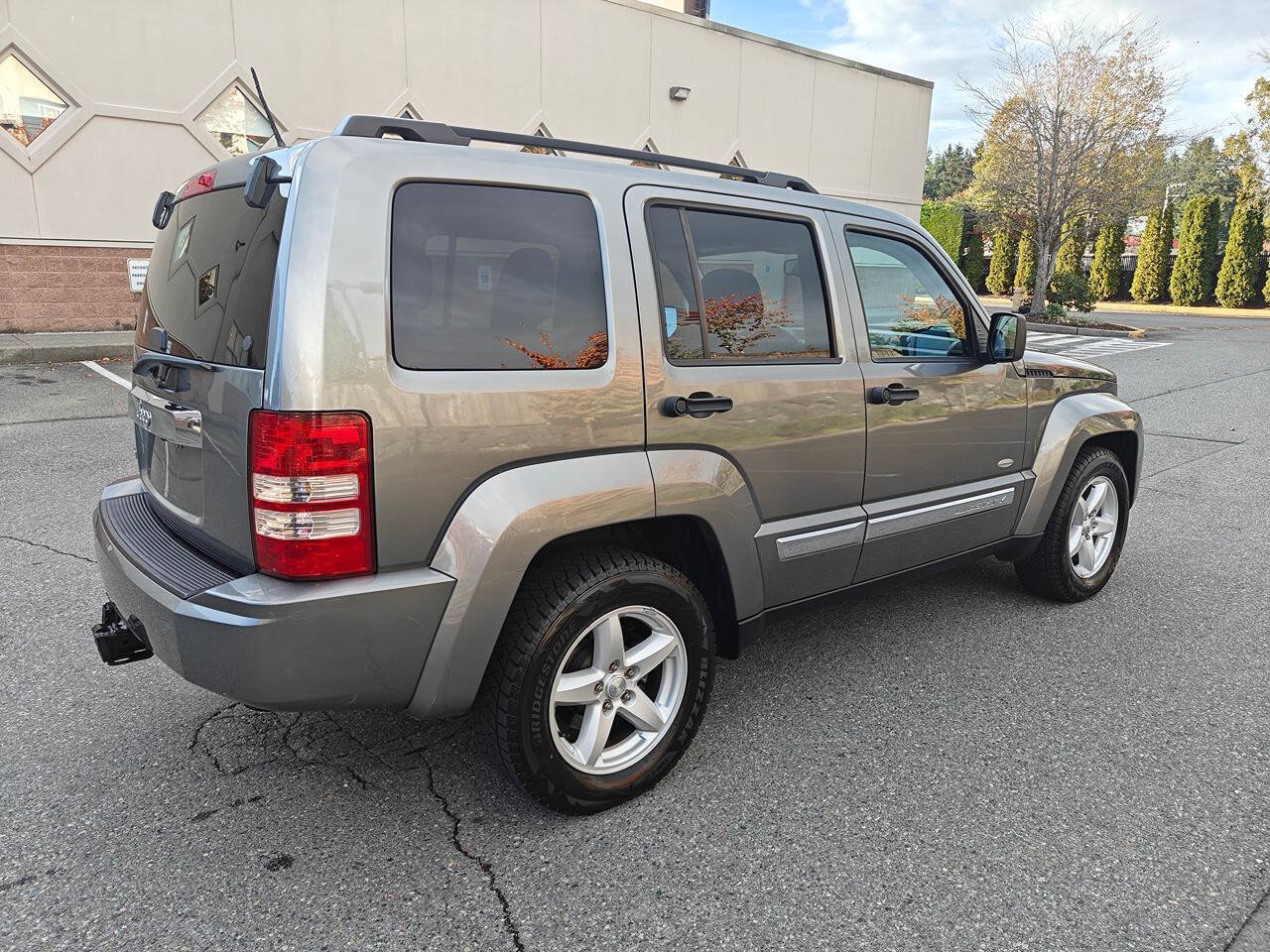 Used 2012 Jeep Liberty Sport AWD/4WD image 8
