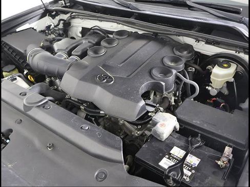 Used 2018 Toyota 4Runner Limited RWD image 10