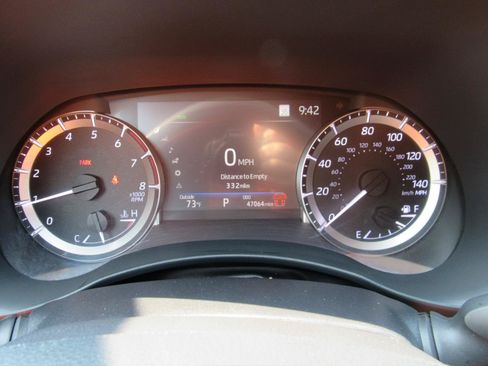 Used 2024 Toyota Highlander XSE FWD image 19