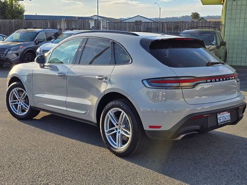 Used 2023 Porsche Macan image 3