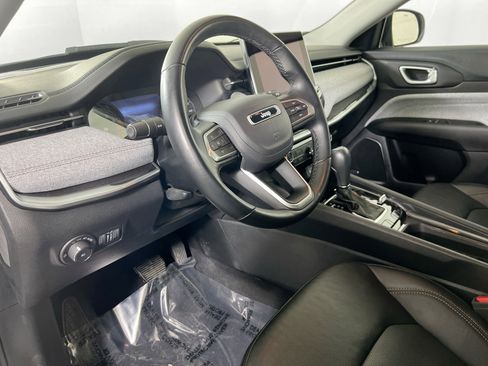 Used 2022 Jeep Compass Latitude w/ Sun and Sound Group image 9