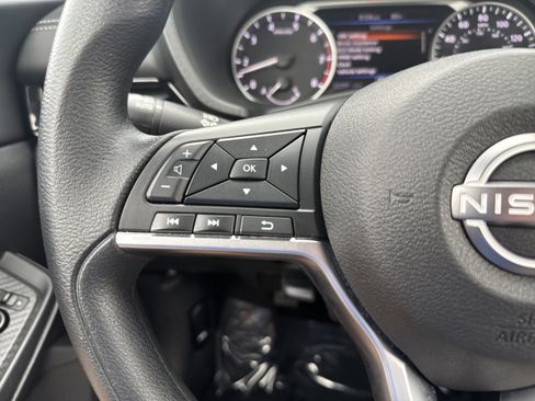 Used 2025 Nissan Sentra SV FWD image 11