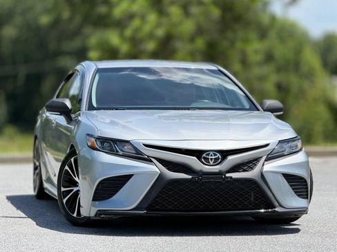 Used 2018 Toyota Camry SE w/ Convenience Package FWD image 4