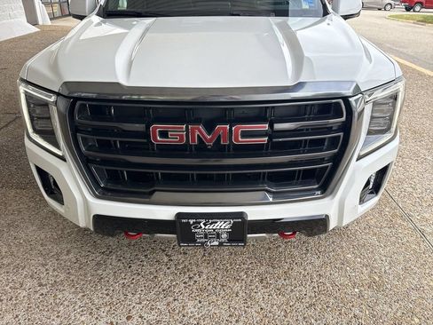 Certified 2024 GMC Yukon XL AT4 w/ AT4 Premium Plus Package AWD/4WD image 32