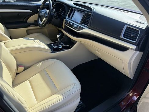 Used 2014 Toyota Highlander XLE AWD/4WD image 43