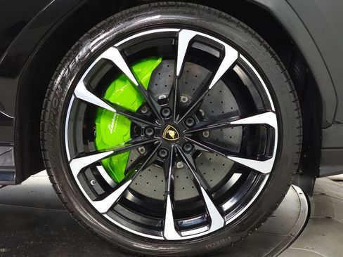 Used 2019 Lamborghini Urus AWD/4WD image 13