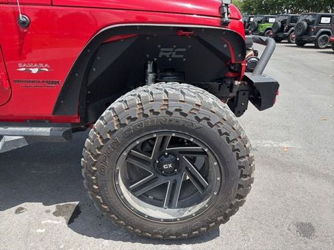 Used 2018 Jeep Wrangler Unlimited Sahara w/ Max Tow Package AWD/4WD image 9