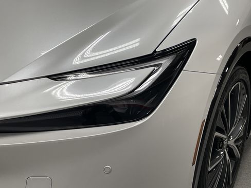 Certified 2024 Toyota Prius XLE image 6