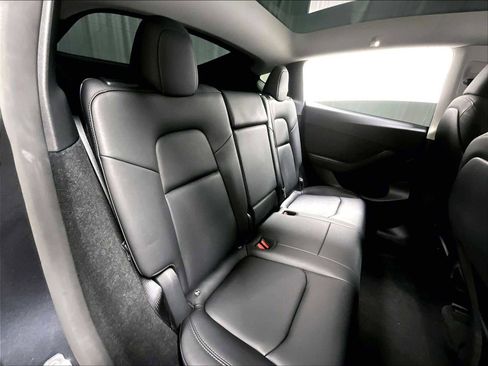 Used 2024 Tesla Model Y Long Range image 32
