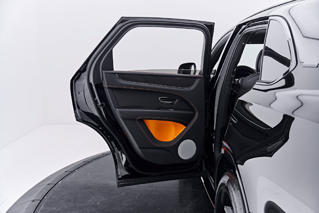 Used 2025 Bentley Bentayga AWD/4WD image 39