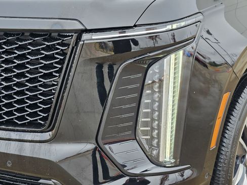 Certified 2025 Cadillac Escalade Sport w/ LPO, Floor Liner Package image 9