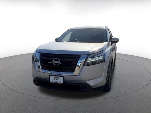 Used 2025 Nissan Pathfinder SV image 4