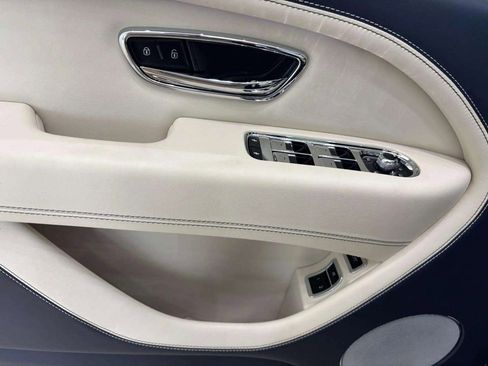 Used 2024 Bentley Bentayga Extended Wheelbase image 26