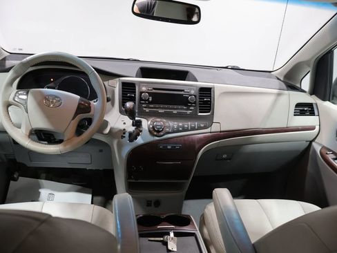 Used 2011 Toyota Sienna XLE AWD/4WD image 18