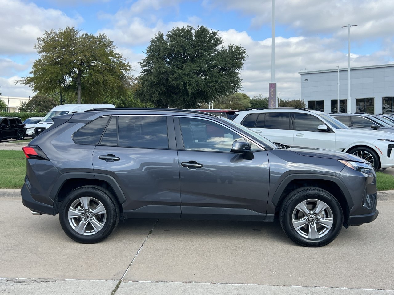Used 2024 Toyota RAV4 XLE AWD/4WD image 3