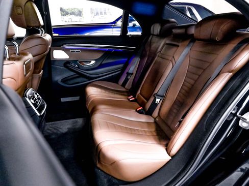 Used 2019 Mercedes-Benz S 560 4MATIC Sedan w/ Premium Package image 12