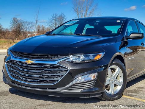Used 2023 Chevrolet Malibu LS image 2