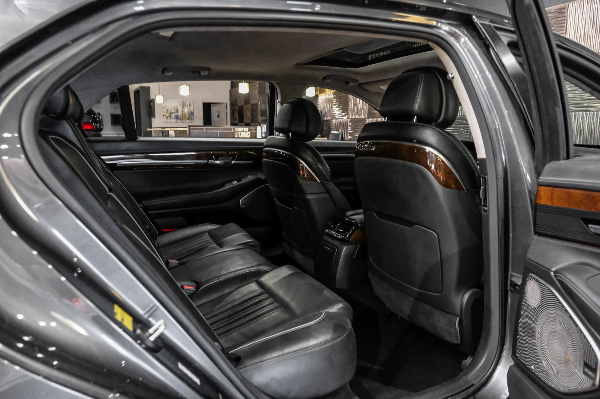 Used 2018 Genesis G90 3.3T Premium AWD/4WD image 39