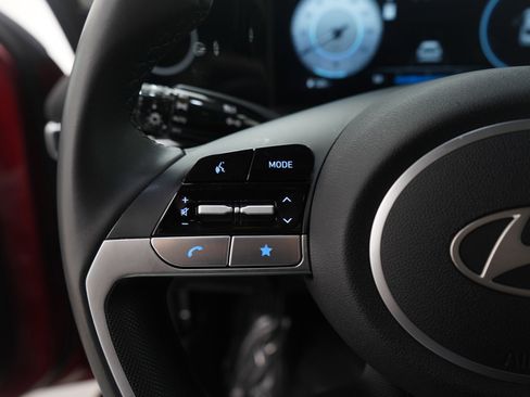 Used 2025 Hyundai Elantra SEL image 23