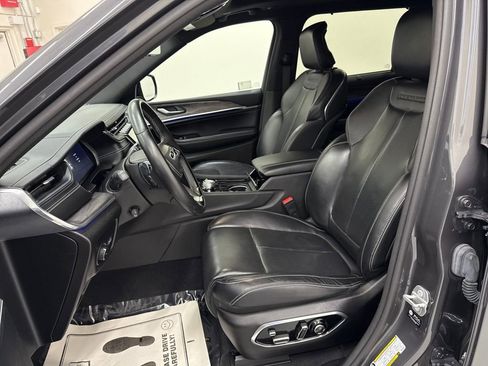 Used 2022 Jeep Grand Cherokee L Overland w/ Advanced Protech Group III image 13