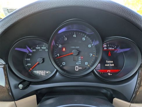 Used 2018 Porsche Macan image 3