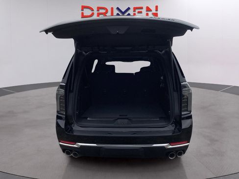 New 2026 Chevrolet Suburban Premier image 17