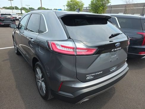 Used 2022 Ford Edge Titanium AWD/4WD image 2