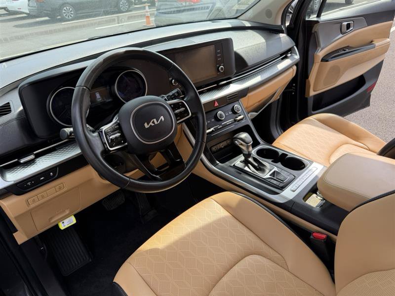 Used 2024 Kia Carnival LX FWD image 16
